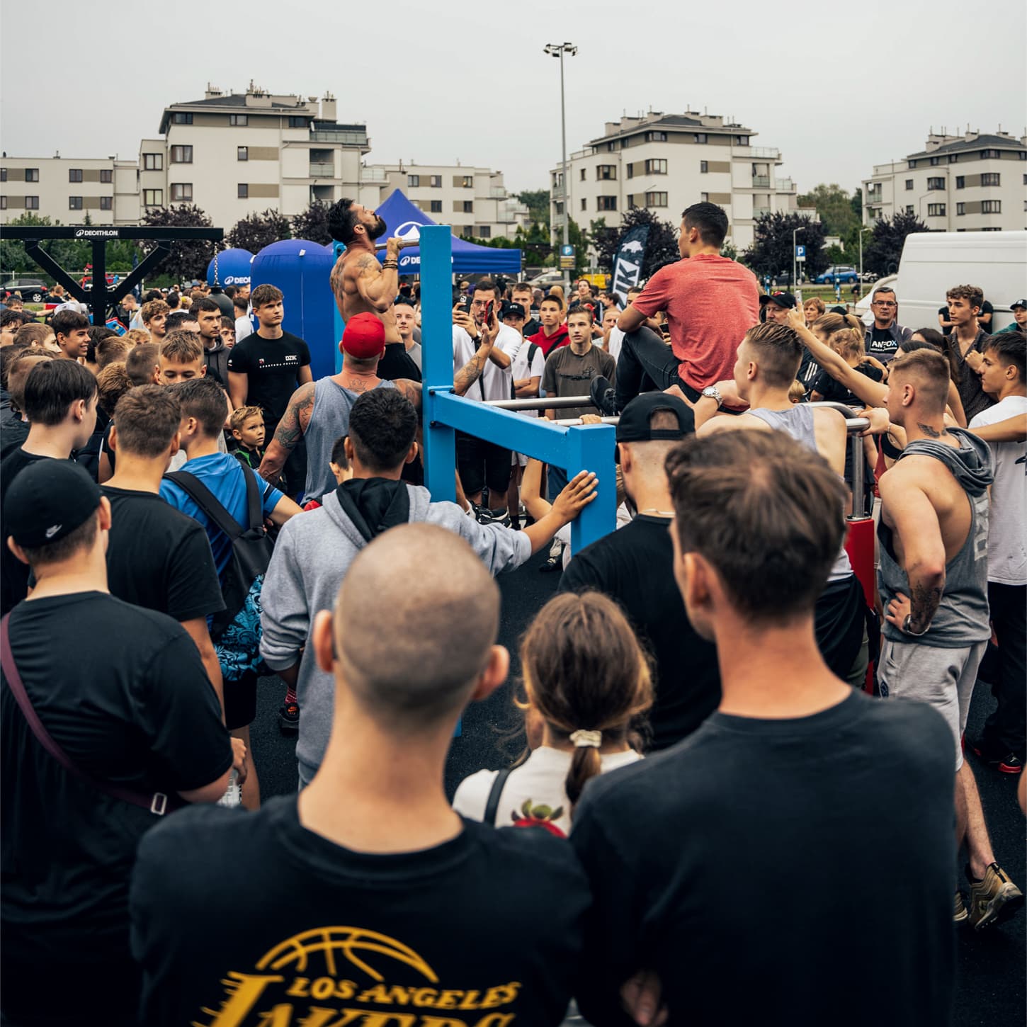 tłum na siłowni DZIK GYM
